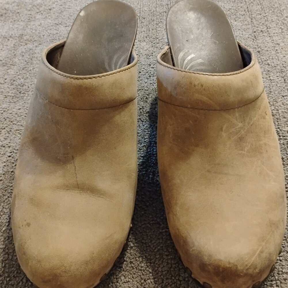 Dansko "Rae", Light Brown Leather, Size 11 - Brand New Soles